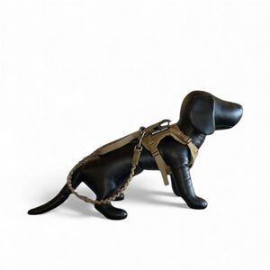 Medium dog harness with clips and detachable patches never warm NWOT no damage